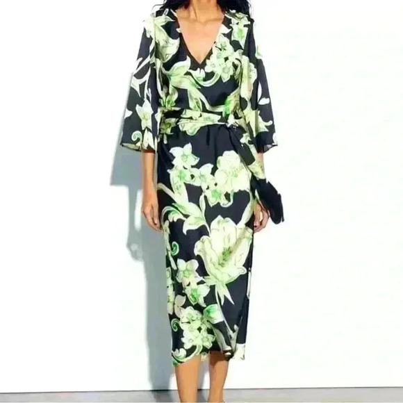 NWOT ZARA Women’s V neck cut Dress Attached belt Loose sleeves - Picture 1 of 6